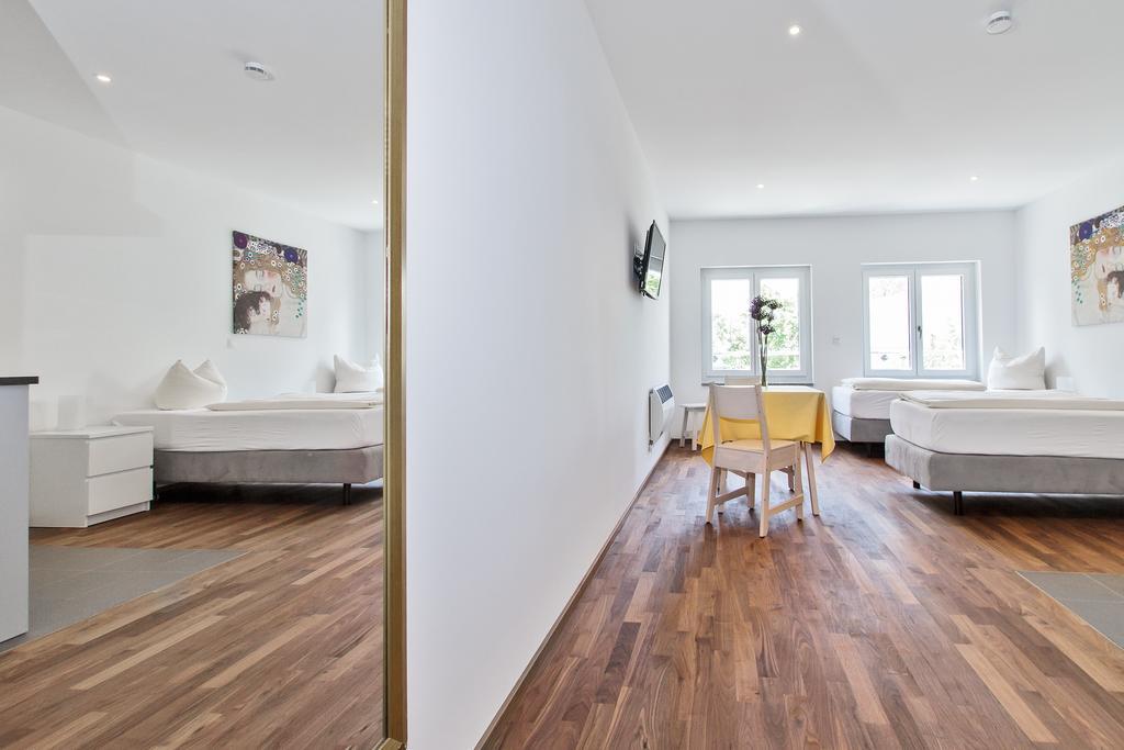 Carl Apartment *